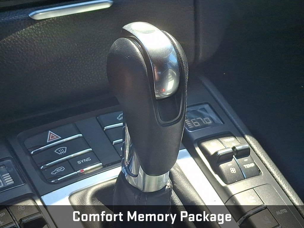 Used 2018 Porsche Macan Turbo AWD/4WD image 16