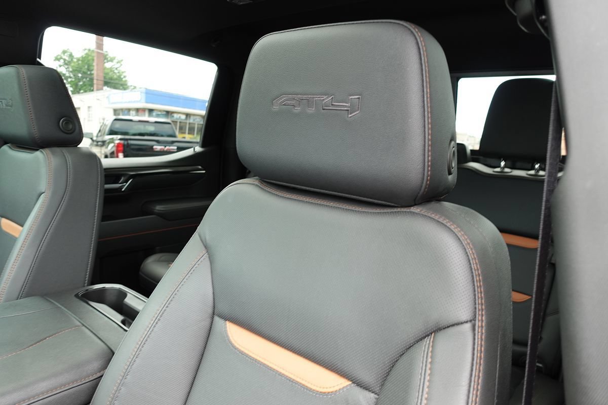 Used 2025 GMC Sierra 1500 AT4 w/ Technology Package AWD/4WD image 22