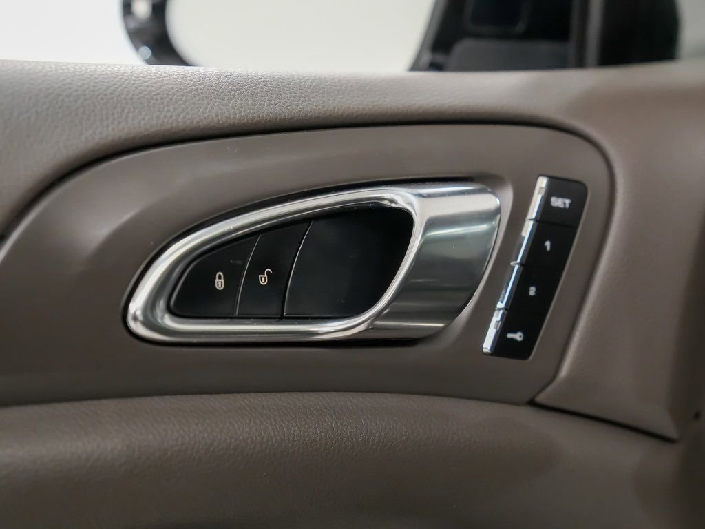 Used 2016 Porsche Cayenne S image 21