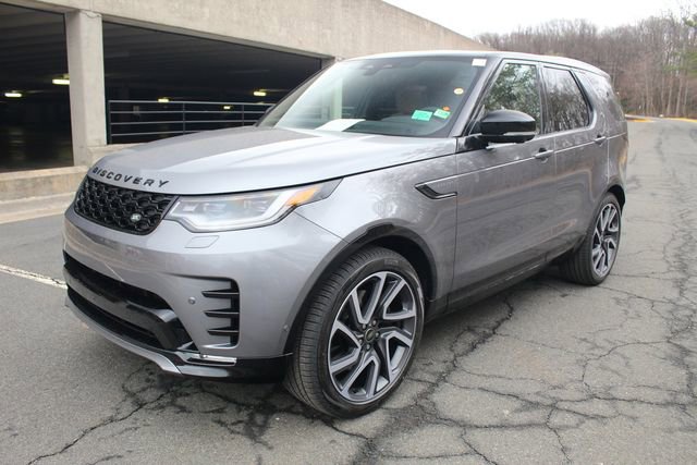 New 2025 Land Rover Discovery Dynamic SE image 1