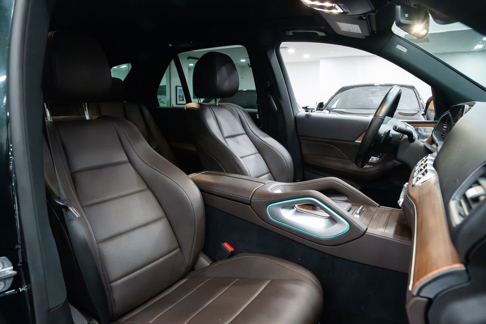 Used 2021 Mercedes-Benz GLE 350 4MATIC w/ AMG Line Exterior image 8