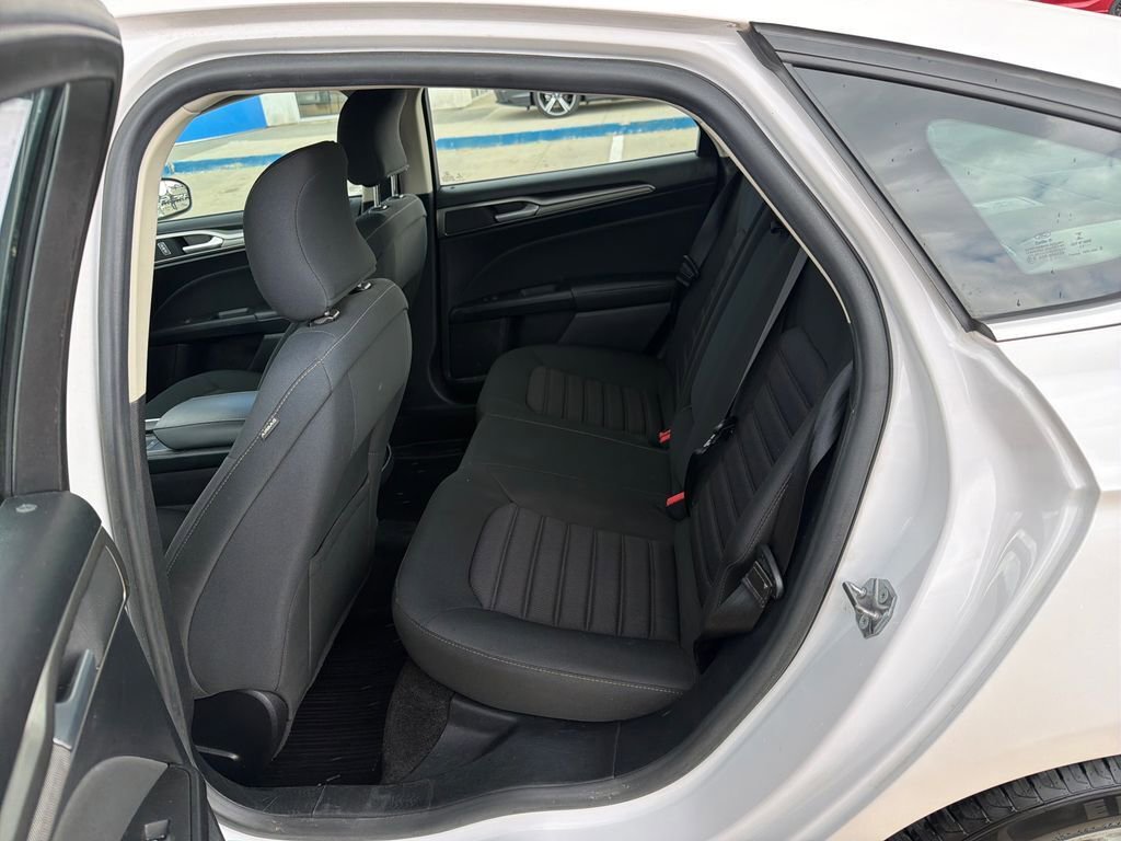 Used 2018 Ford Fusion SE w/ Fusion SE Technology Package FWD image 24