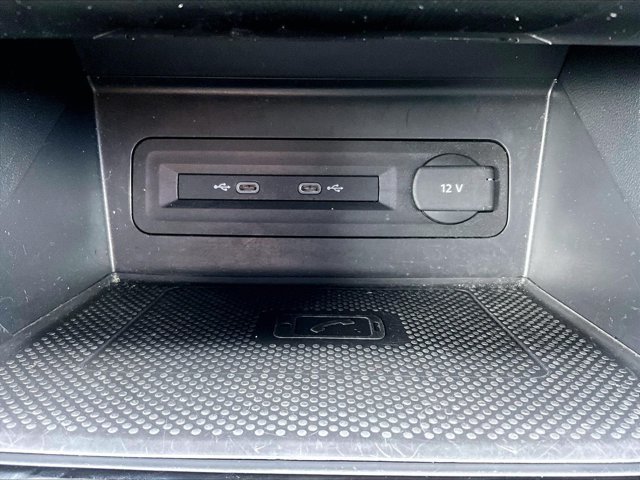 Used 2022 Volkswagen Atlas Cross Sport SEL R-Line AWD/4WD image 26