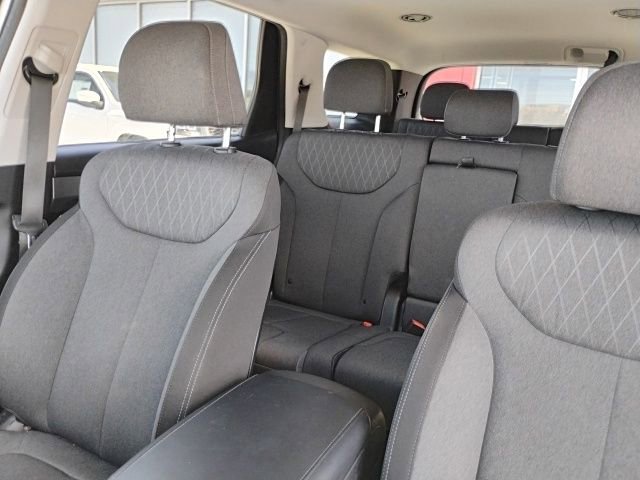 Used 2021 Hyundai Palisade SE AWD/4WD image 16