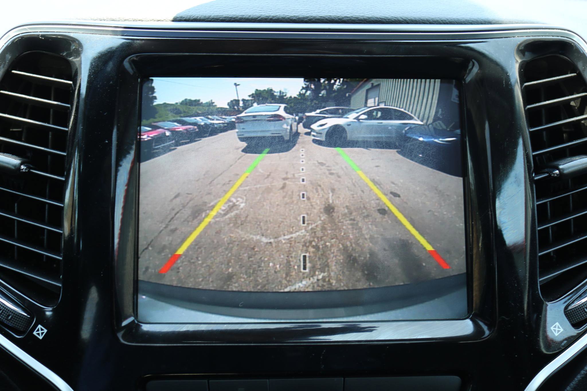 Used 2020 Jeep Cherokee Limited AWD/4WD image 23