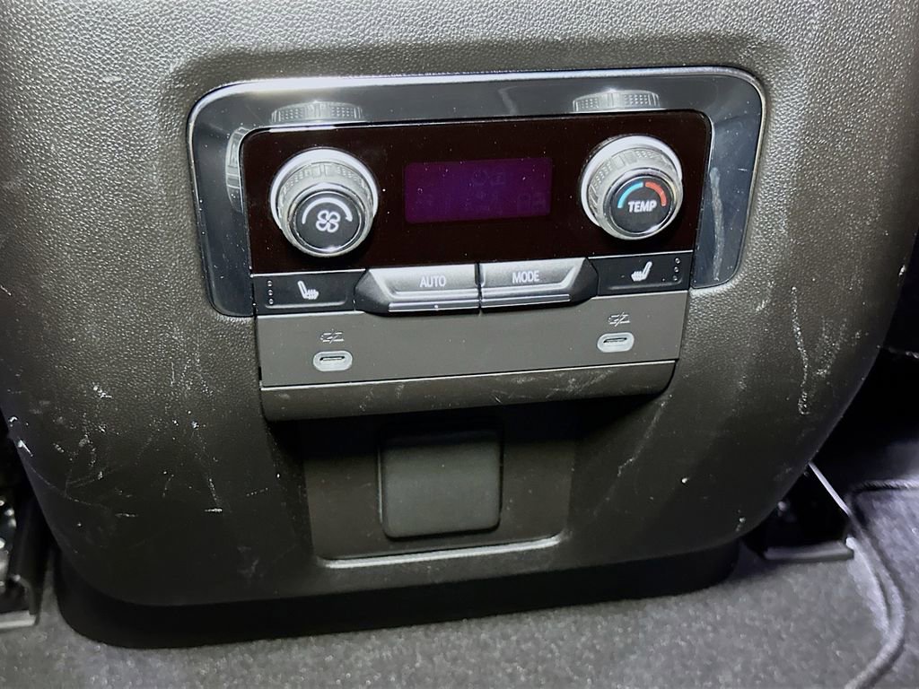 Used 2023 Chevrolet Tahoe Premier AWD/4WD image 31