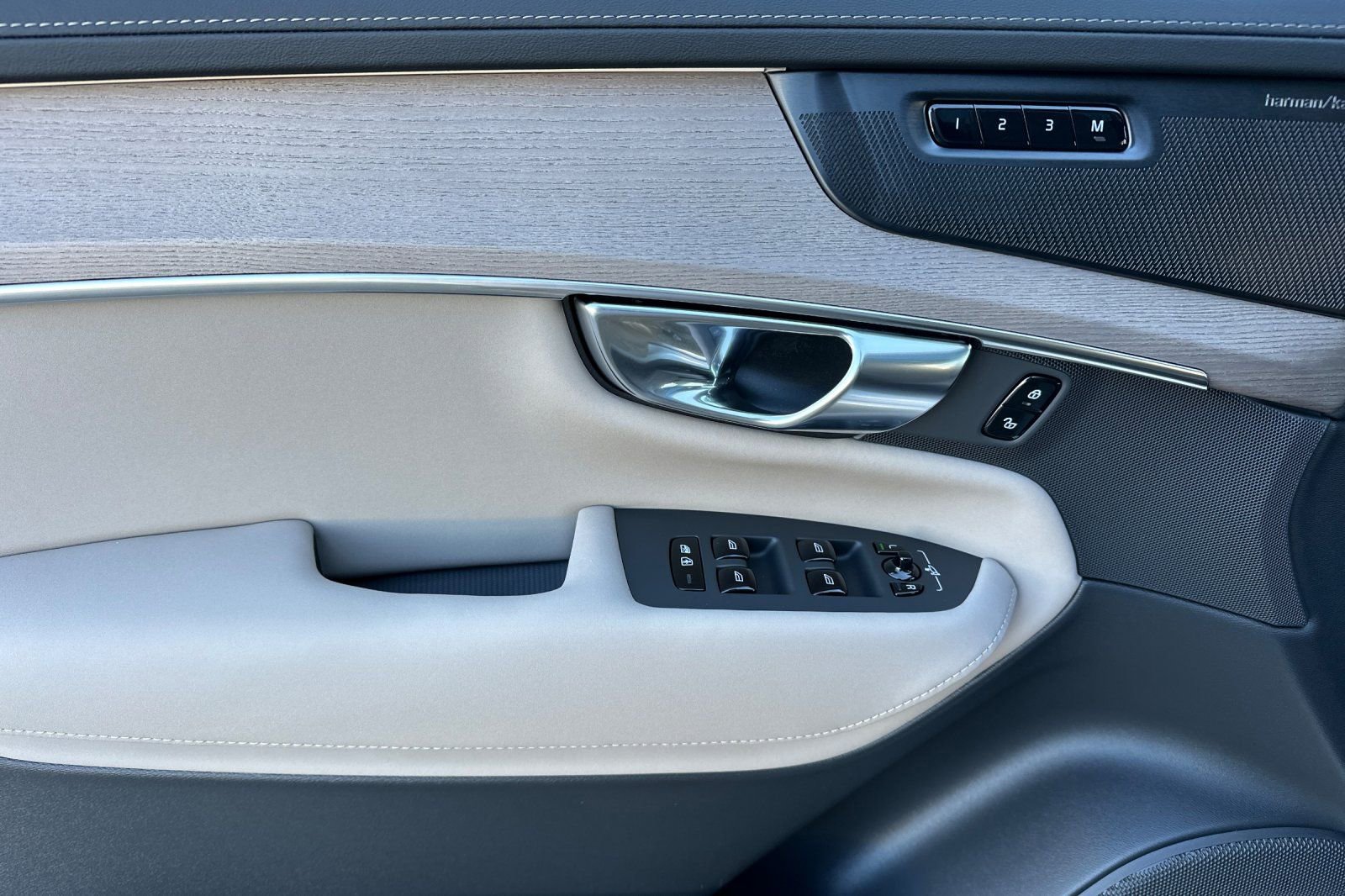 New 2026 Volvo XC90 B5 Plus w/ Protection Package image 14