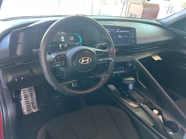 Certified 2025 Hyundai Elantra Sport image 18