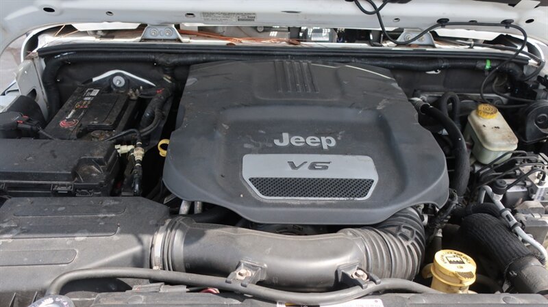 Used 2014 Jeep Wrangler Sahara AWD/4WD image 38