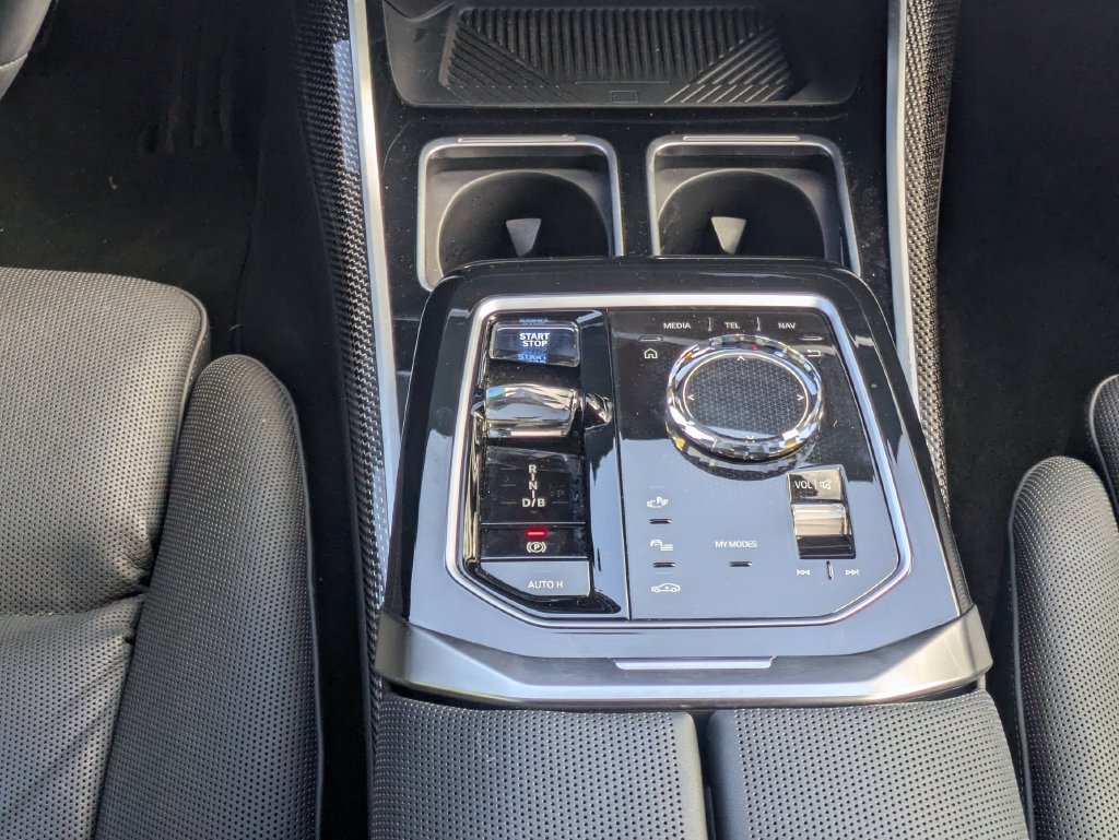 Used 2023 BMW i7 xDrive60 w/ Parking Assistance Package AWD/4WD image 25
