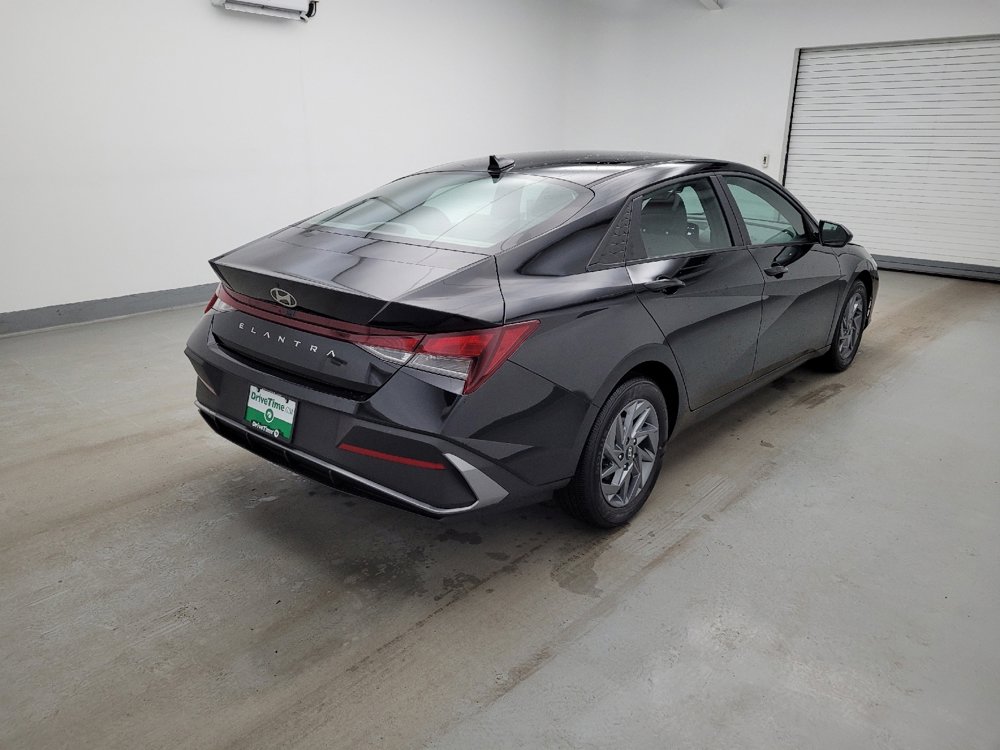 Used 2024 Hyundai Elantra SEL image 9