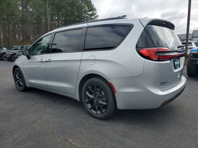 New 2026 Chrysler Pacifica Limited image 4
