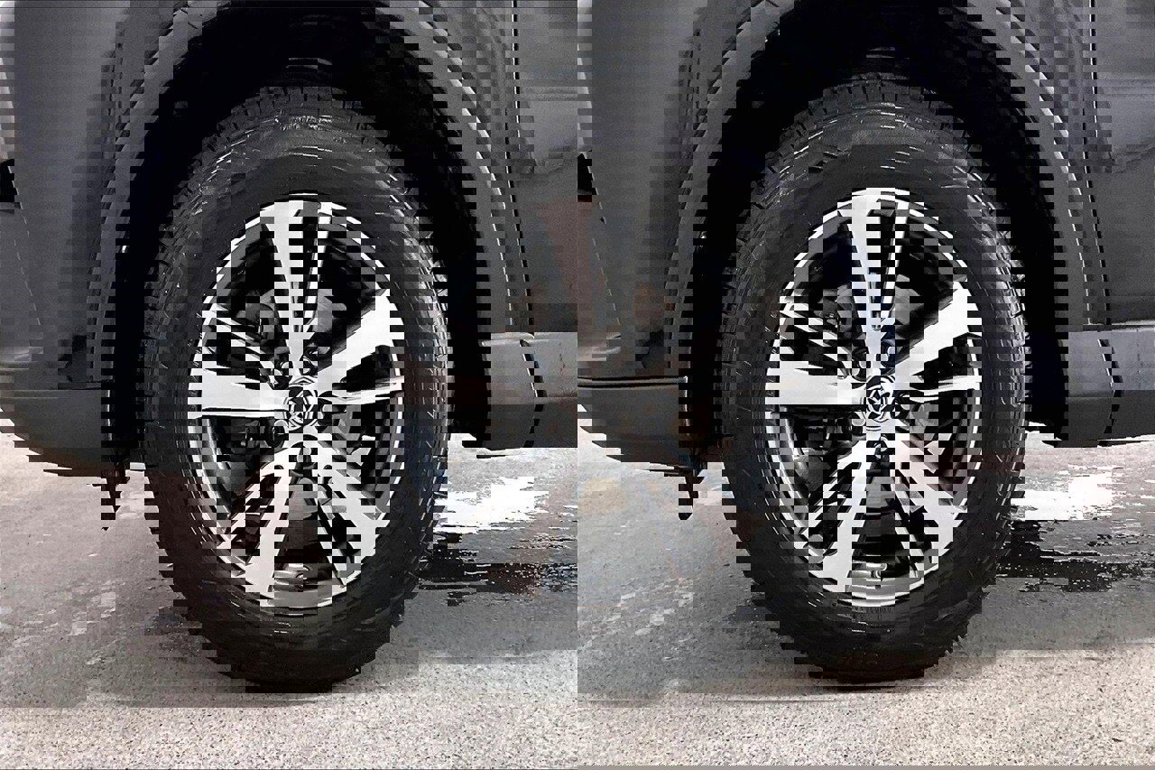 Used 2016 Toyota RAV4 XLE image 8