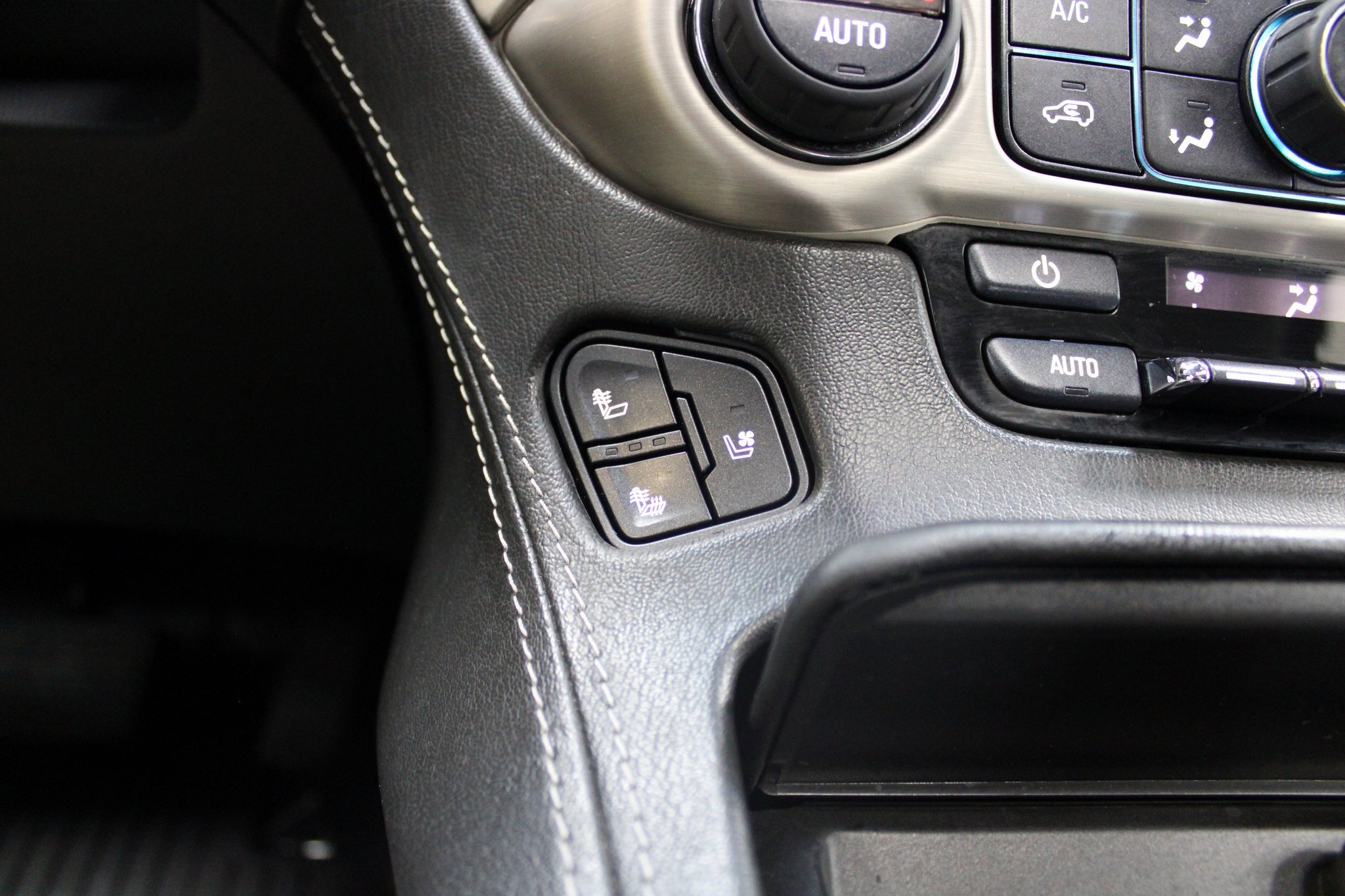 Used 2019 GMC Yukon Denali image 44