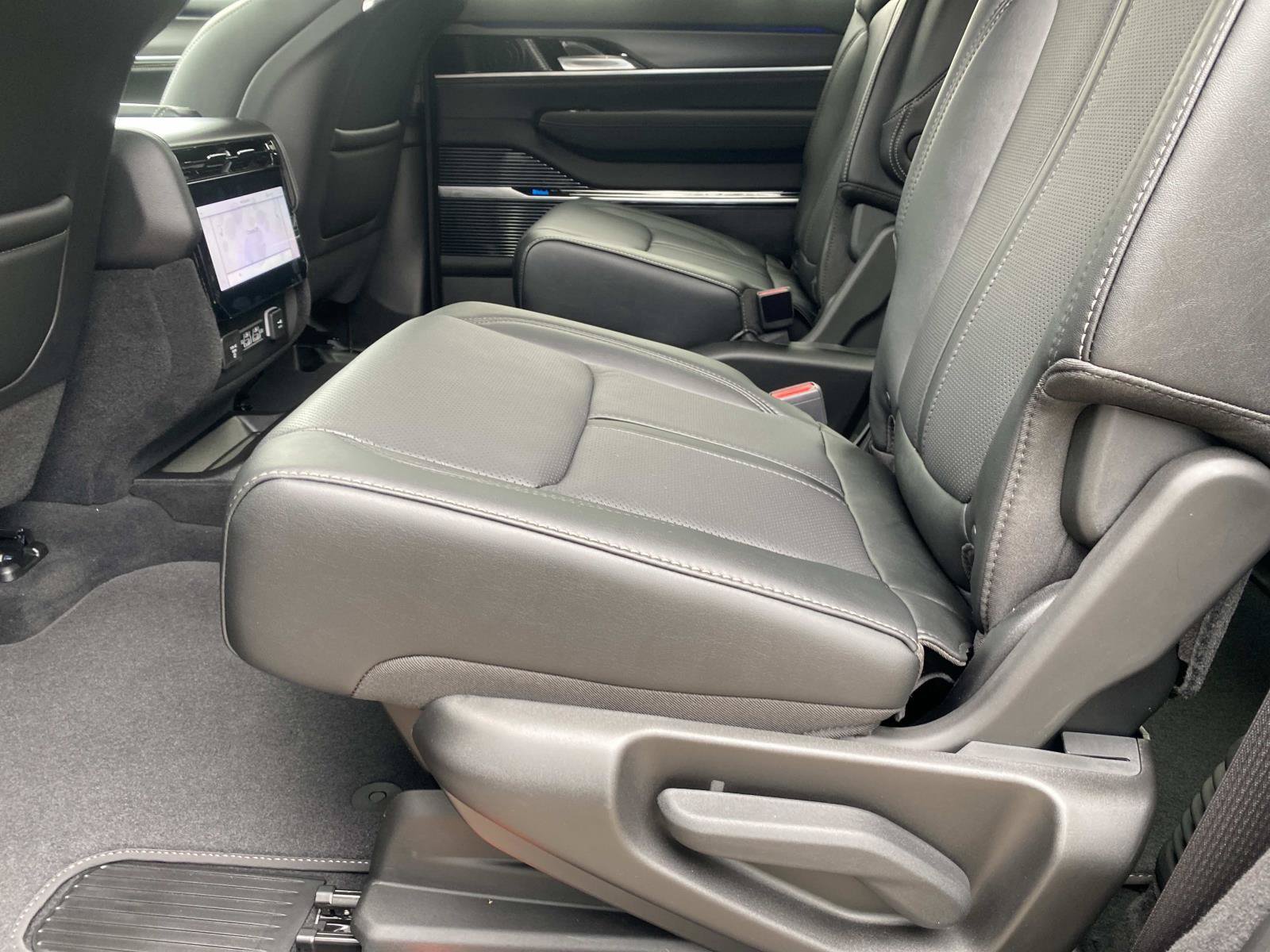 New 2026 Jeep Grand Wagoneer Summit AWD/4WD image 10