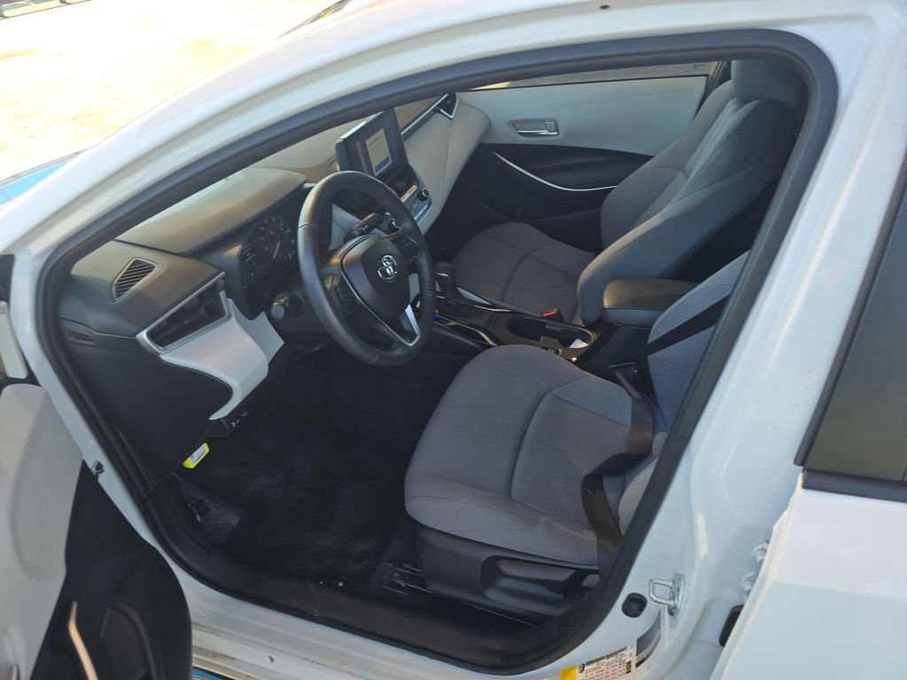 Used 2024 Toyota Corolla SE FWD image 3