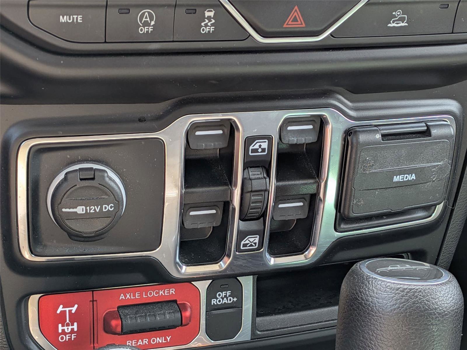 Certified 2022 Jeep Gladiator Mojave w/ Cold Weather Group AWD/4WD image 13