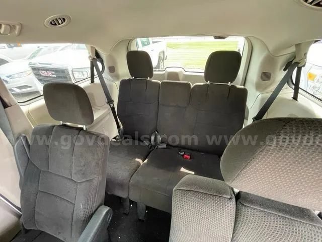 Used 2013 Dodge Grand Caravan SE FWD image 25