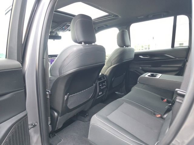 Used 2025 Jeep Grand Cherokee Laredo X image 27