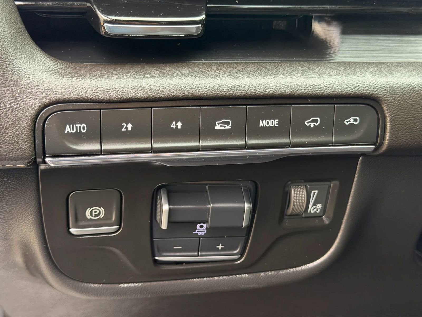 Used 2021 Cadillac Escalade ESV Sport w/ Driver Assist Tech Package AWD/4WD image 27