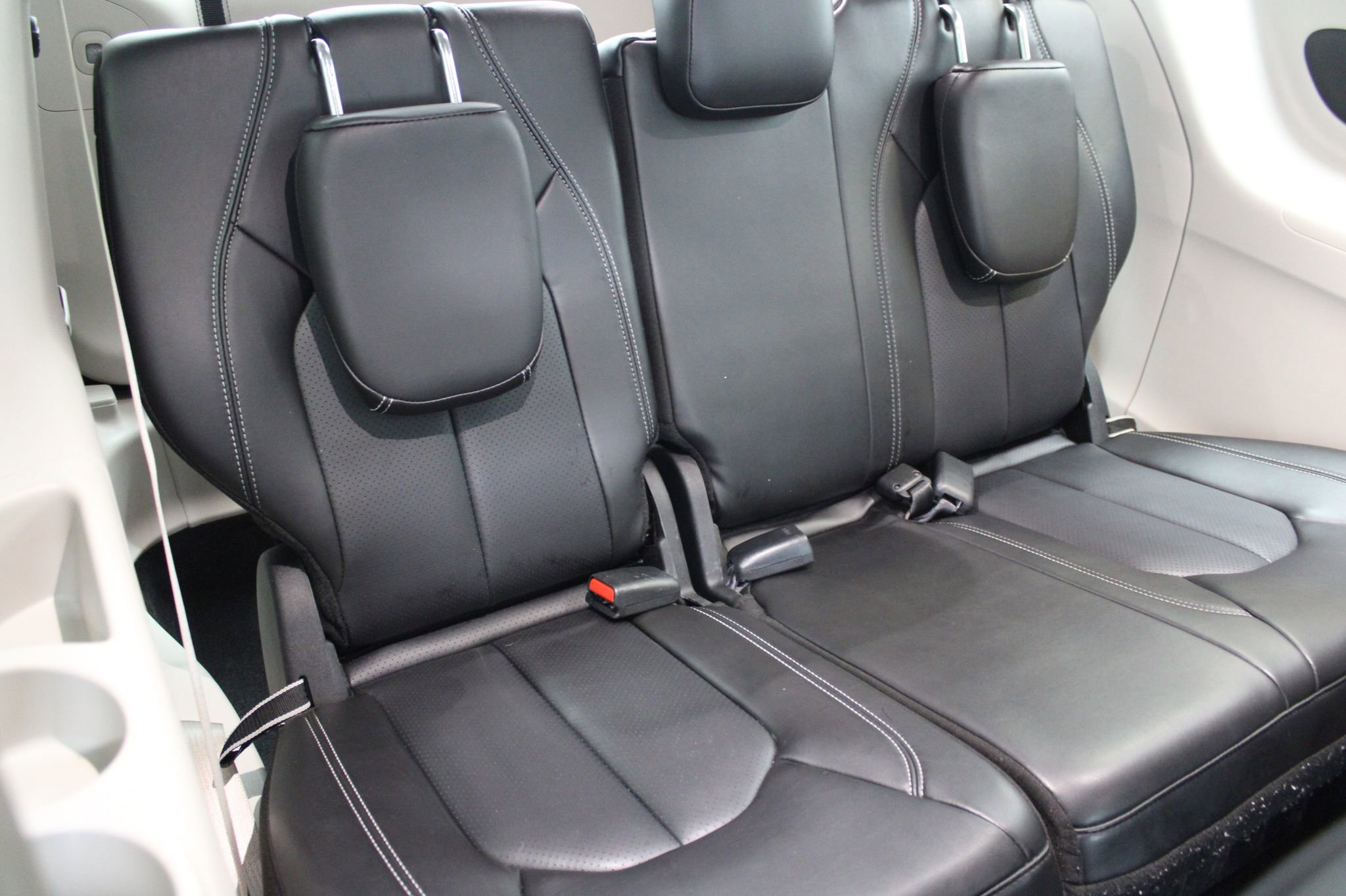 Used 2024 Chrysler Pacifica Select image 20