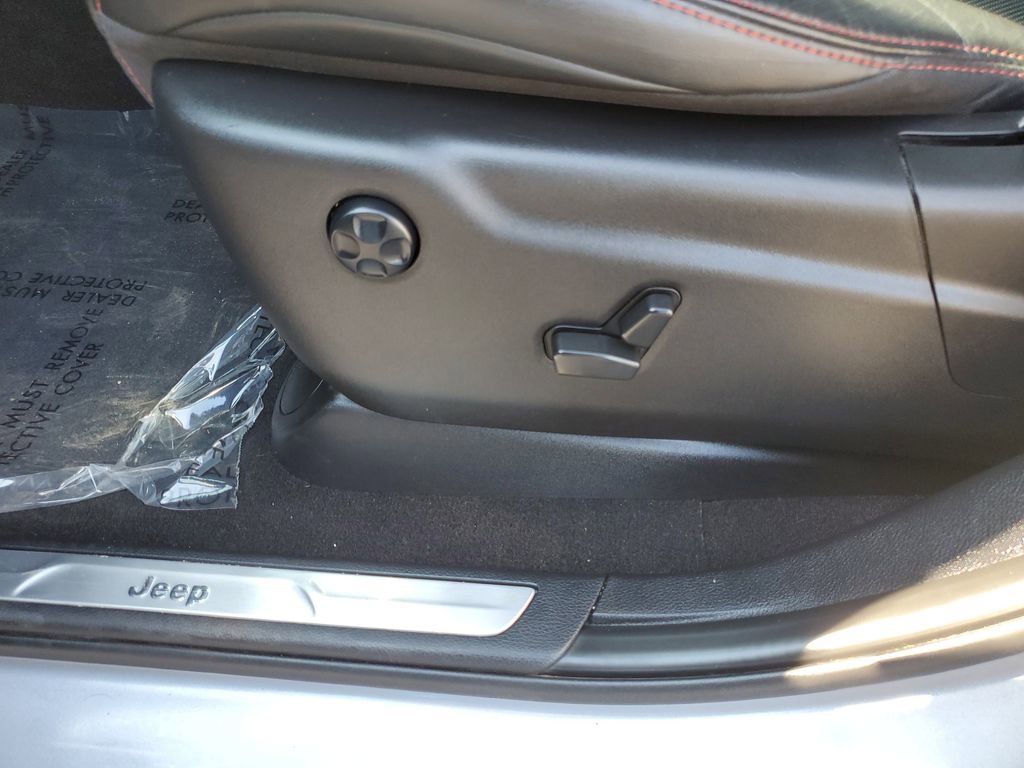 Used 2021 Jeep Grand Cherokee Trailhawk w/ Trailhawk Luxury Group image 9