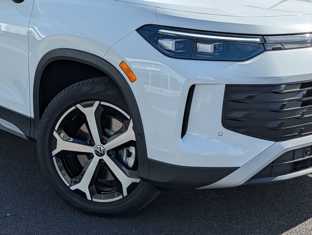 New 2026 Volkswagen Tiguan SE image 2