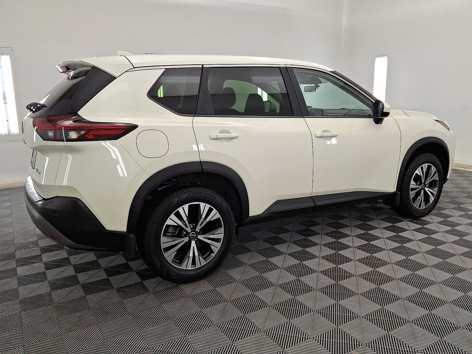 Used 2023 Nissan Rogue SV AWD/4WD image 17