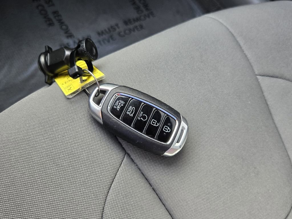 Used 2023 Hyundai Elantra SEL w/ Convenience Package FWD image 18