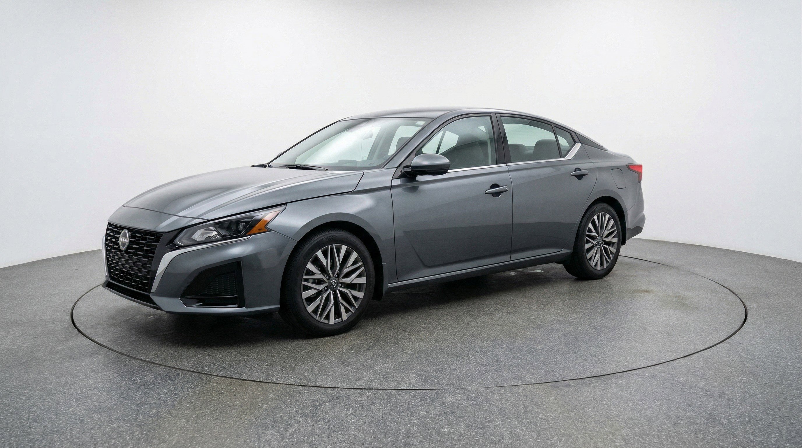 Used 2025 Nissan Altima 2.5 SV image 3