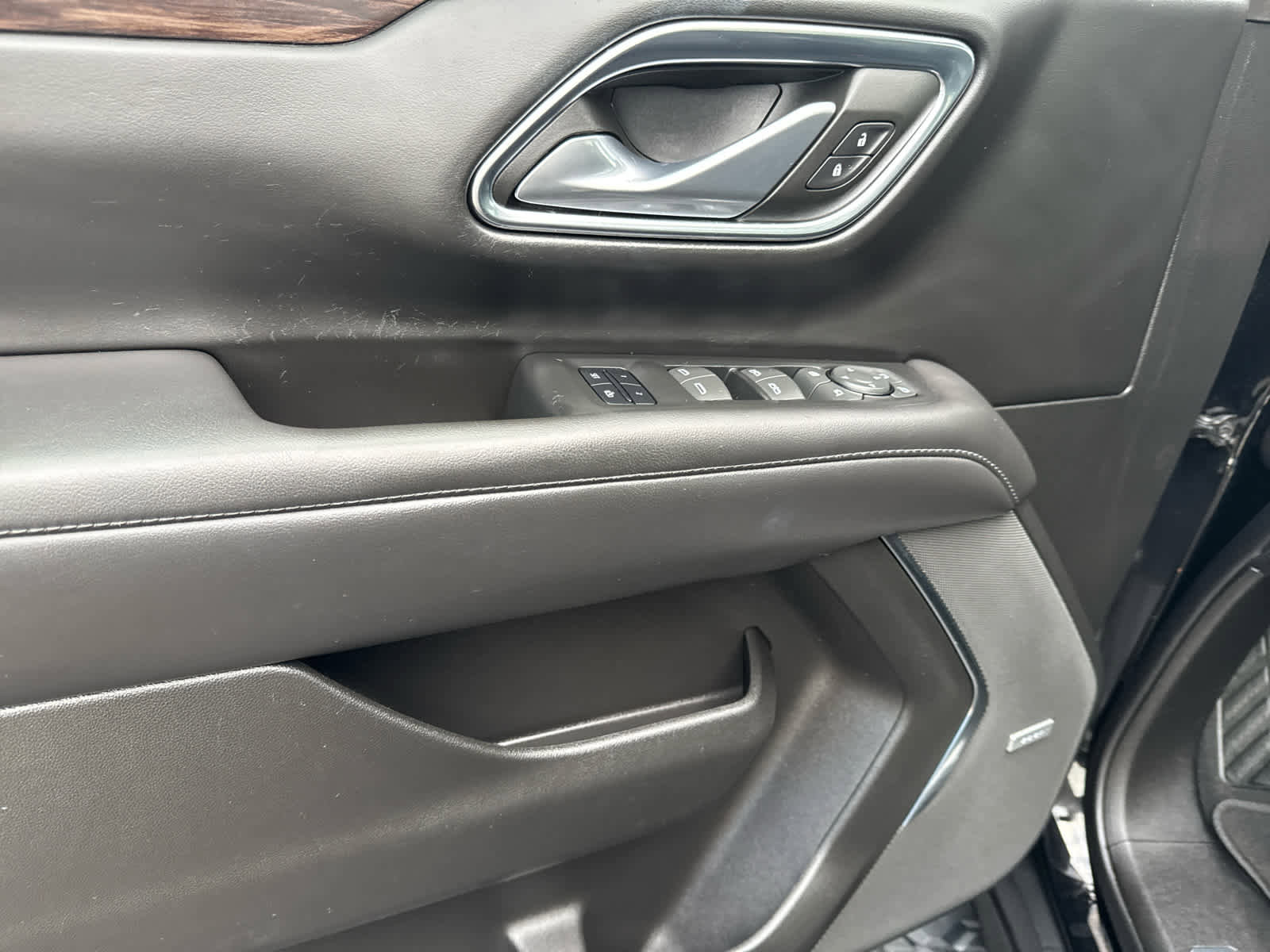 Certified 2023 Chevrolet Suburban Z71 w/ Luxury Package image 15