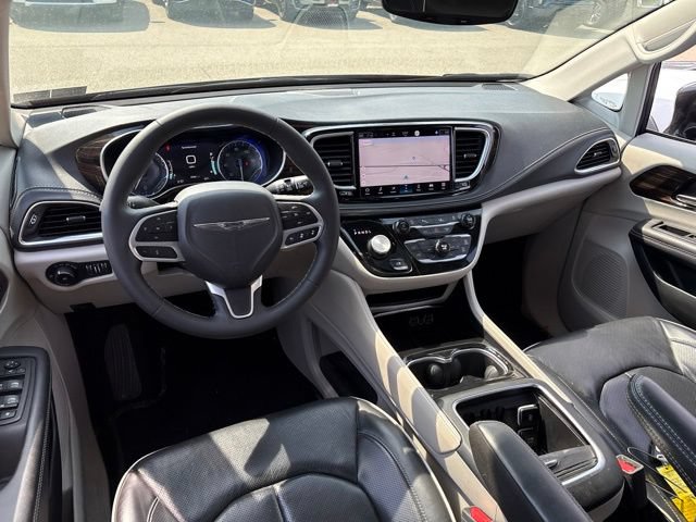 Used 2023 Chrysler Pacifica Limited FWD image 10