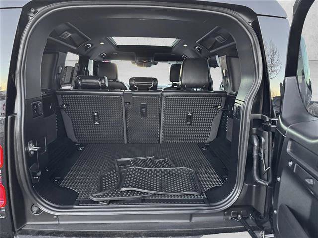 Used 2024 Land Rover Defender 110 X-Dynamic SE image 8