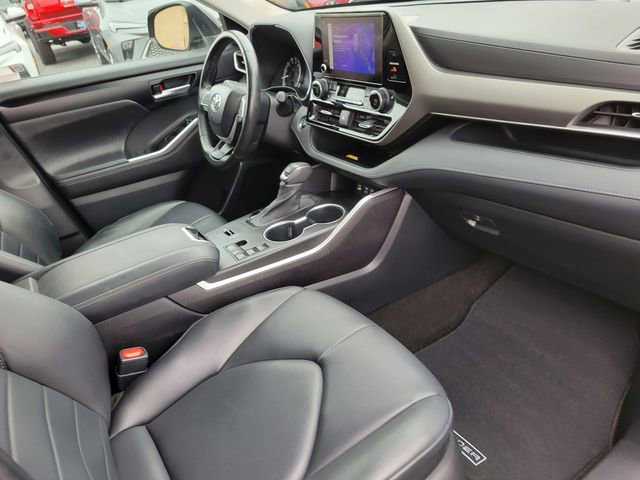 Used 2023 Toyota Highlander XLE image 22