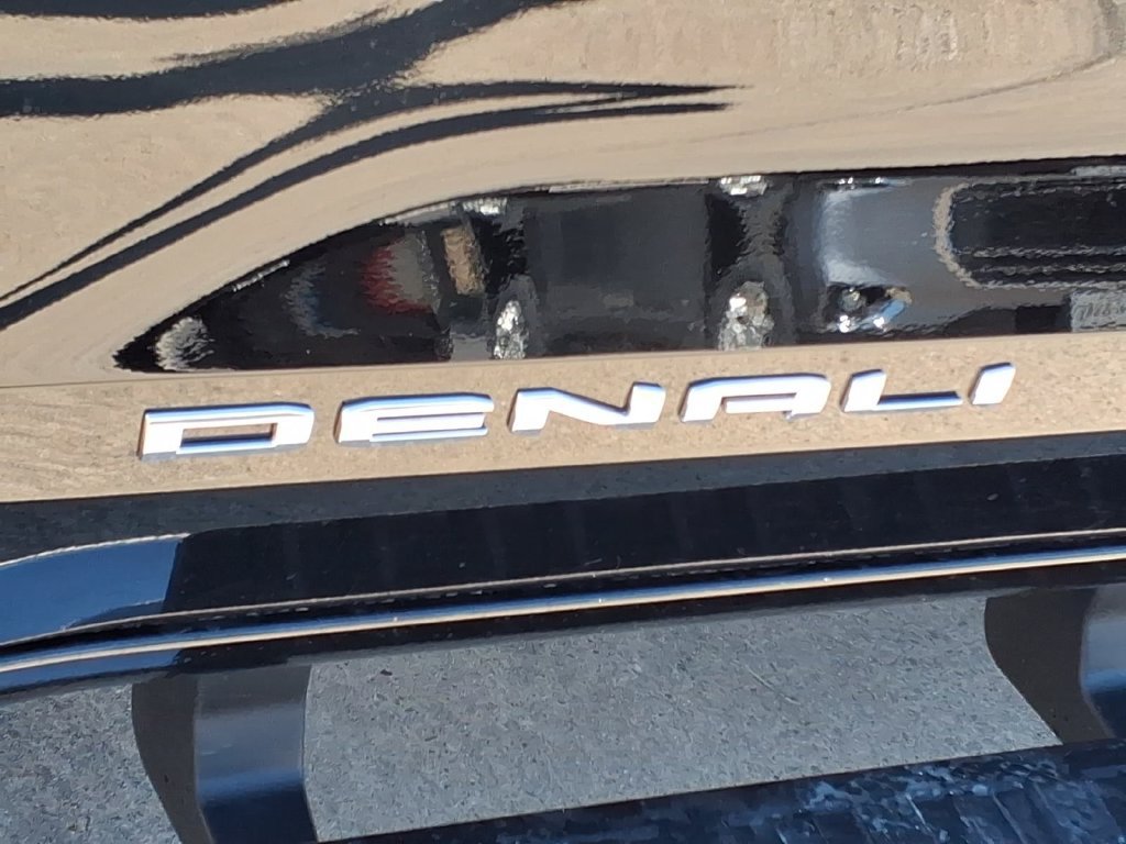 New 2026 GMC Canyon Denali AWD/4WD image 10
