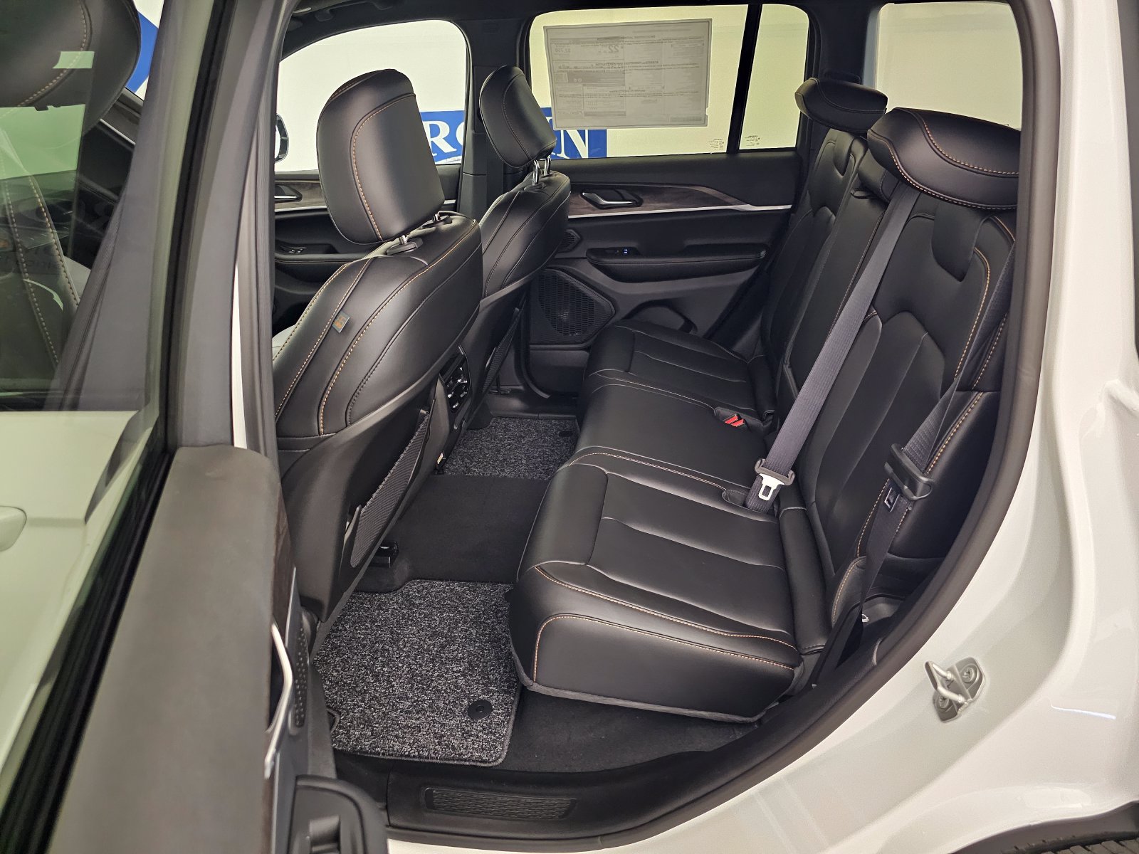New 2026 Jeep Grand Cherokee Limited AWD/4WD image 26