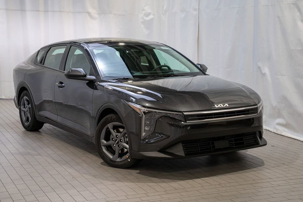 New 2025 Kia K4 LXS