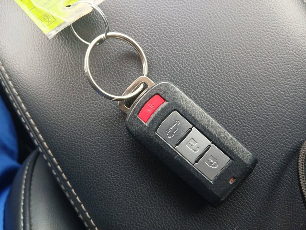 Used 2025 Mitsubishi Eclipse Cross SE image 6