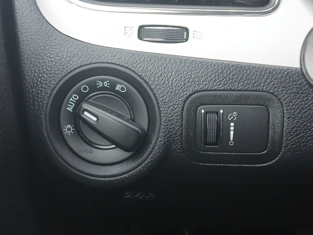 Used 2020 Dodge Journey SE w/ SE Popular Equipment Group FWD image 12