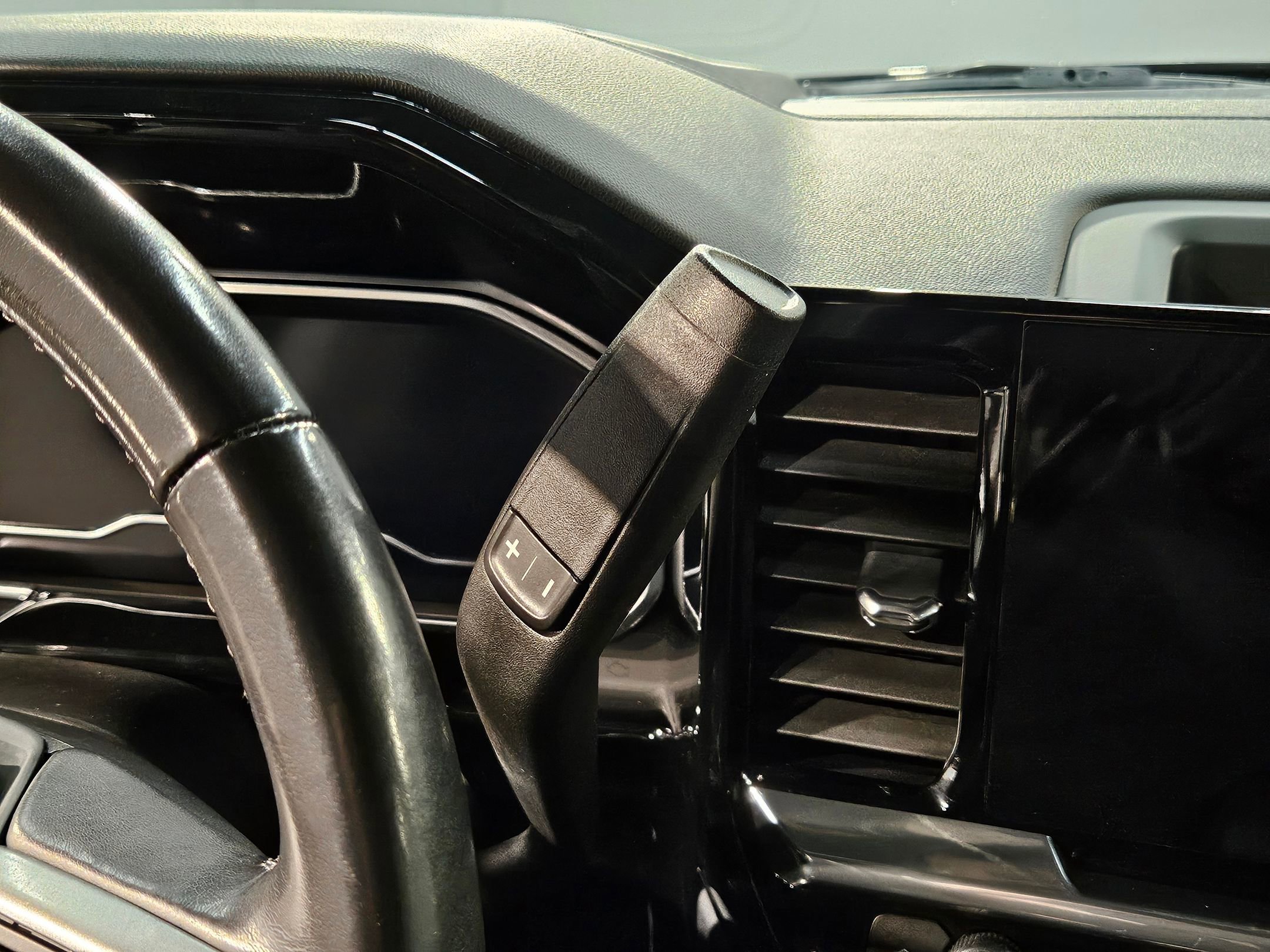 Used 2023 Chevrolet Silverado 1500 LT image 31