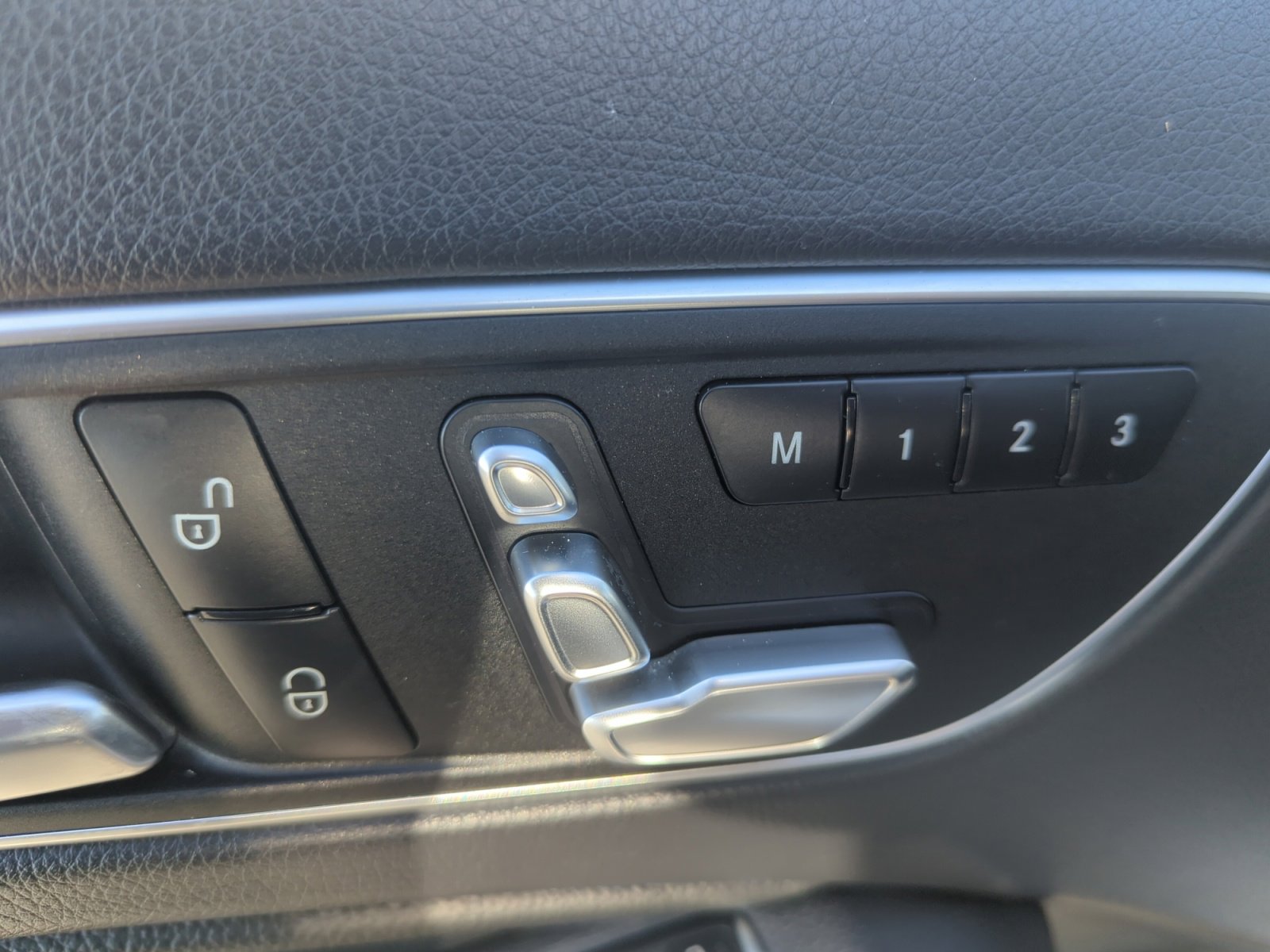 Used 2018 Mercedes-Benz GLA 250 w/ Convenience Package image 14