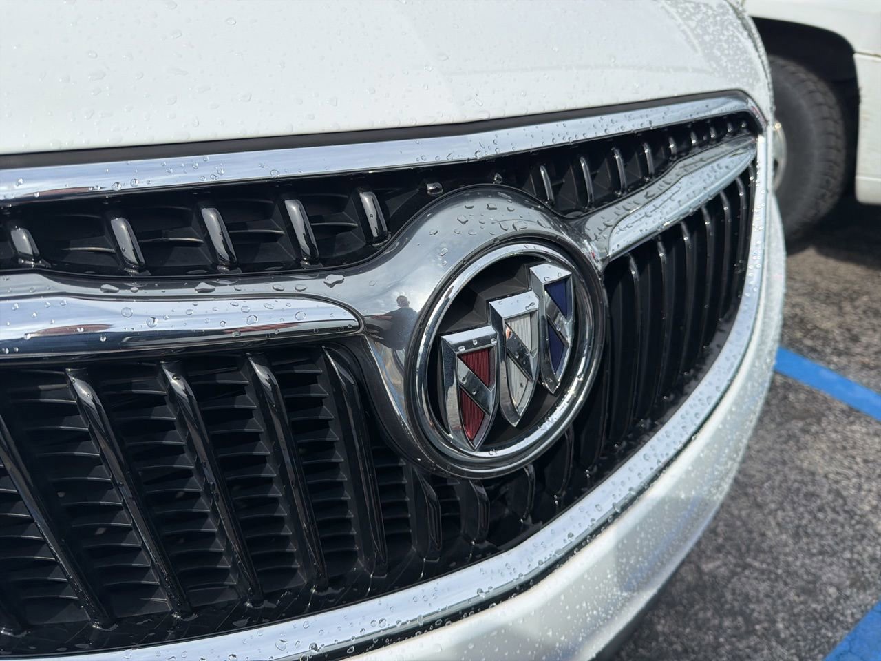 Used 2020 Buick Envision Essence image 3