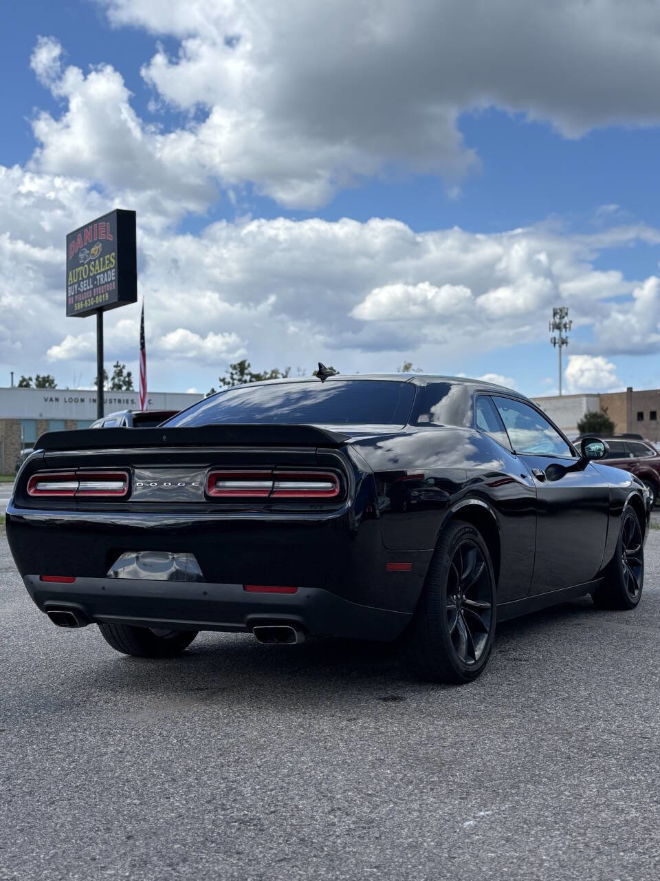 Used 2016 Dodge Challenger R/T w/ Driver Convenience Group image 5