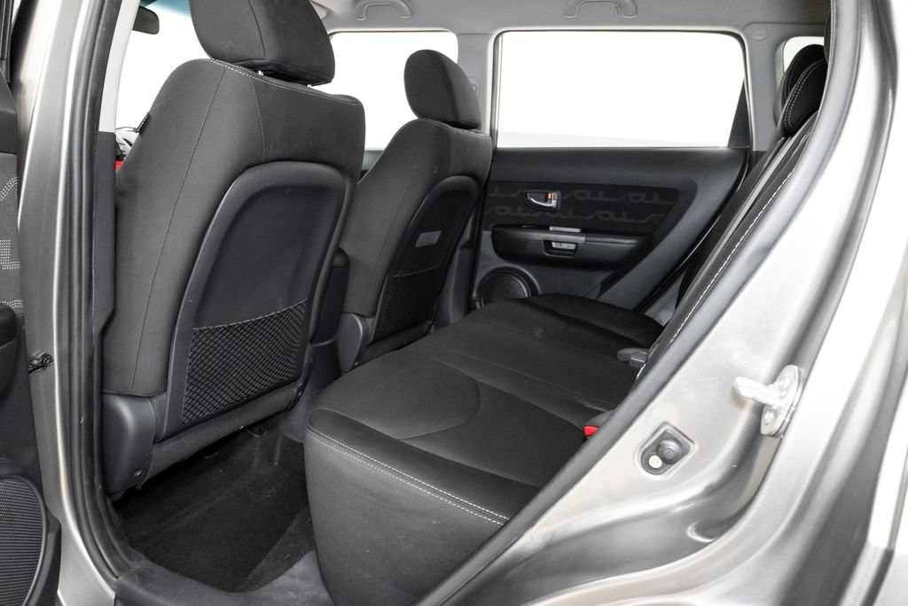 Used 2013 Kia Soul + FWD image 18