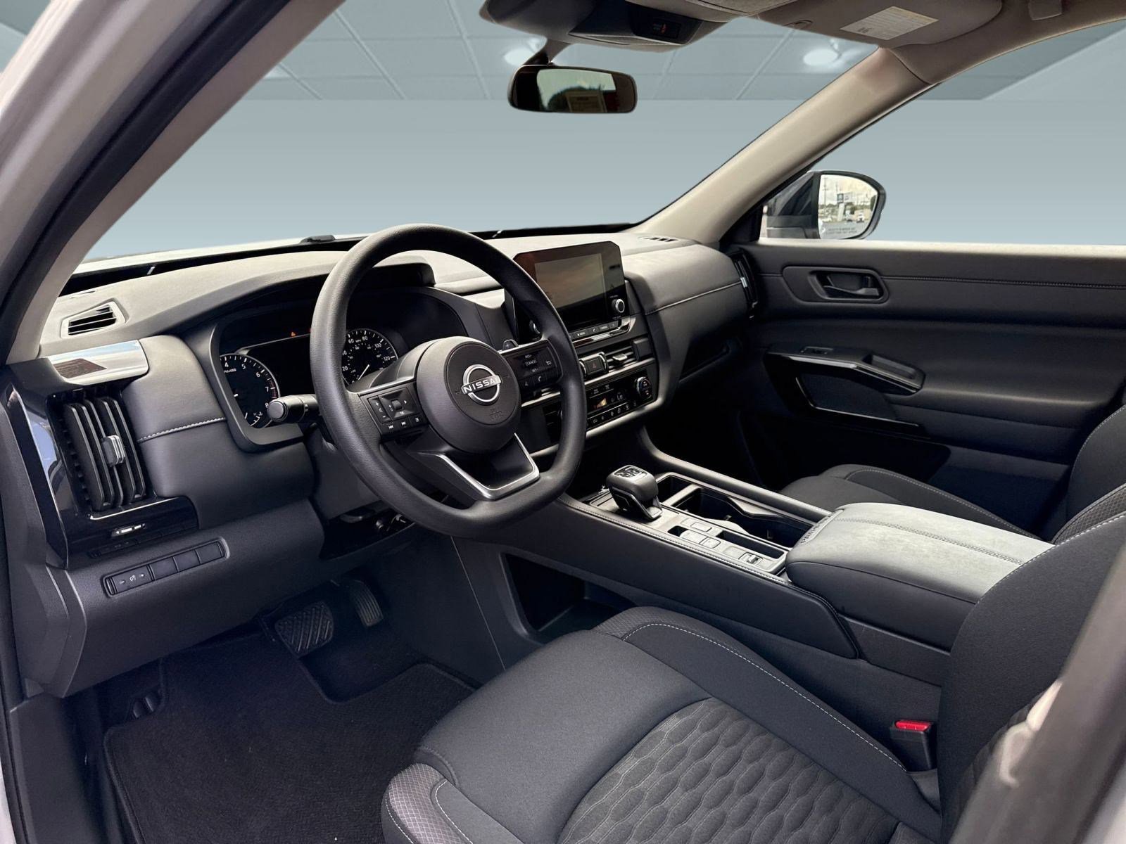 Certified 2025 Nissan Pathfinder S image 4