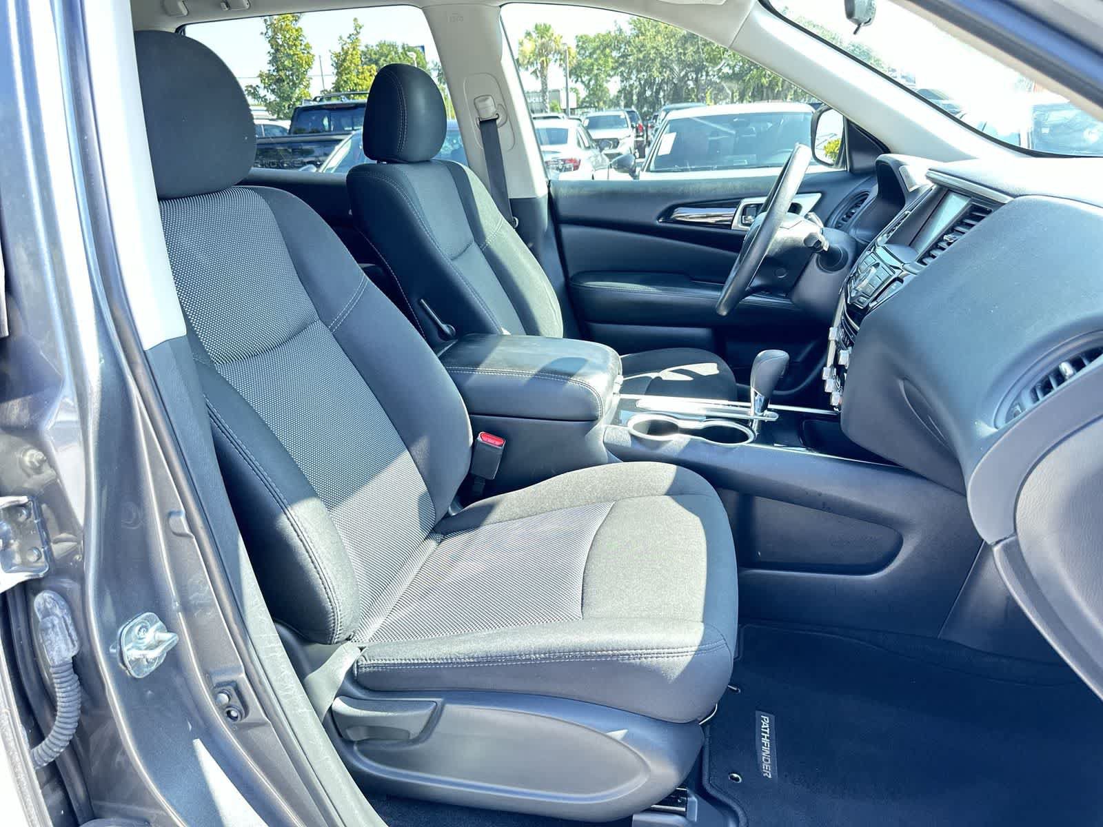 Used 2020 Nissan Pathfinder S FWD image 18