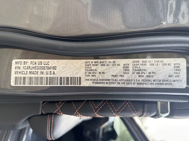 New 2025 Jeep Grand Cherokee Summit w/ Obsidian Package AWD/4WD image 16