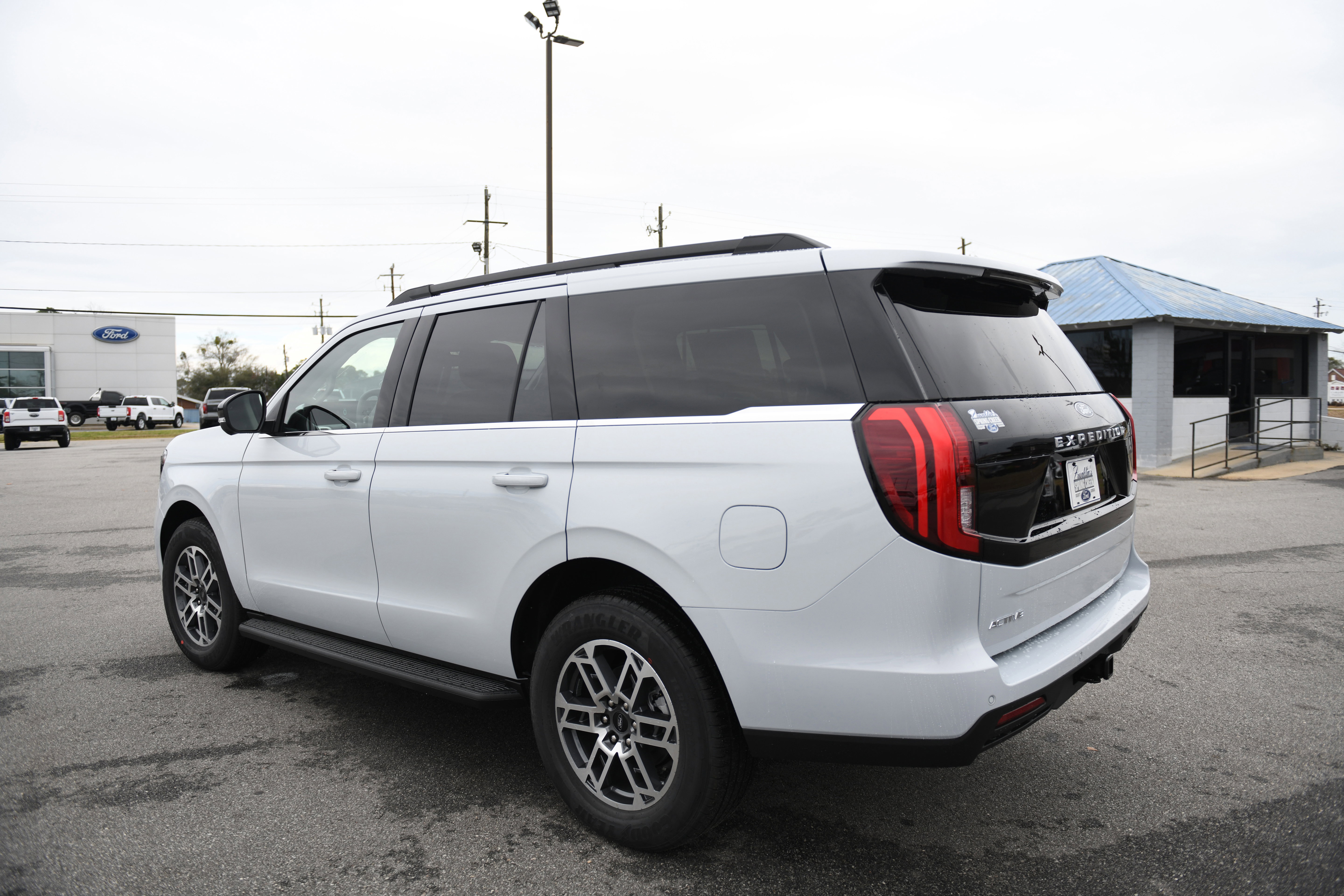 New 2026 Ford Expedition Active image 12