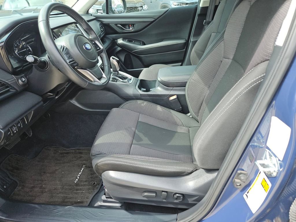 Used 2025 Subaru Outback Premium image 11