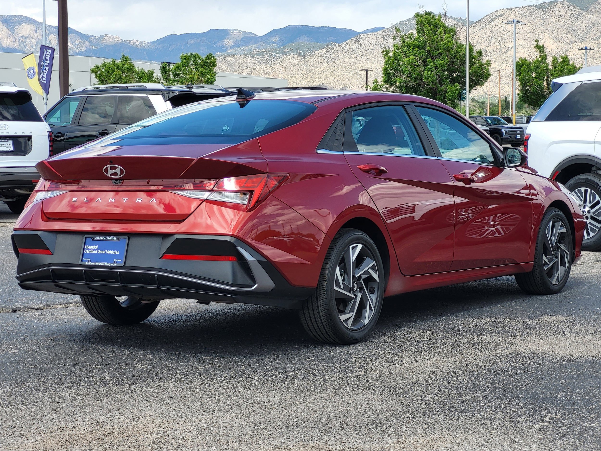 Certified 2024 Hyundai Elantra SEL w/ Convenience Package FWD image 8